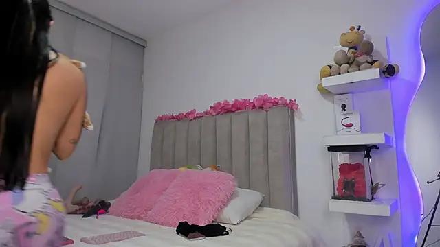 Queen_Antonella_Oficial from StripChat