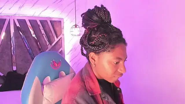 Queen_perla_ from StripChat is Freechat