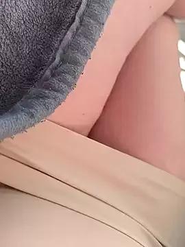 Queennyz from StripChat is Freechat