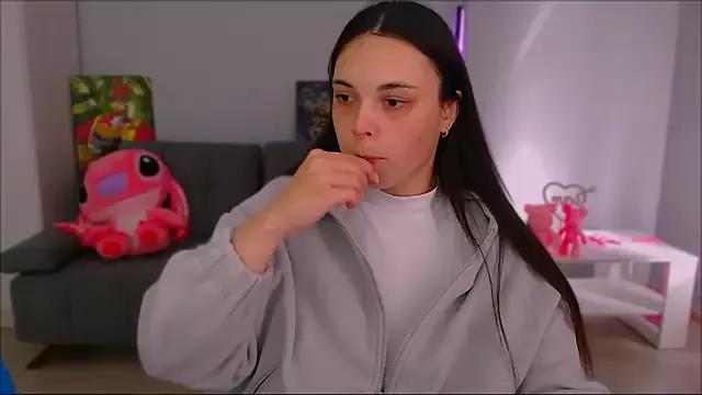 queenofthesense_ from StripChat is Freechat