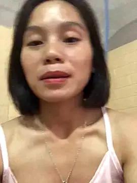 QuingLin from StripChat is Freechat