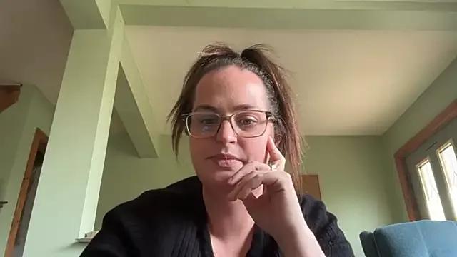 Quinnrose0420 from StripChat is Freechat