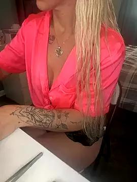 Raven_xo from StripChat is Freechat
