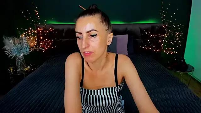 Rebecca_Diamond from StripChat is Freechat