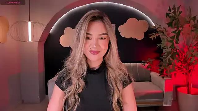 RebeccaHudson from StripChat is Freechat