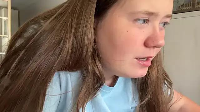 remirann_ from StripChat is Freechat