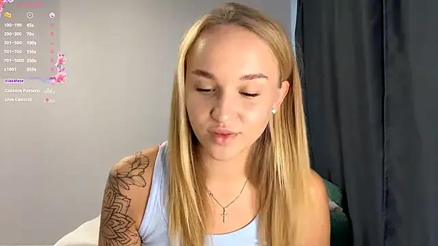 RobbinNakatsu from StripChat is Freechat