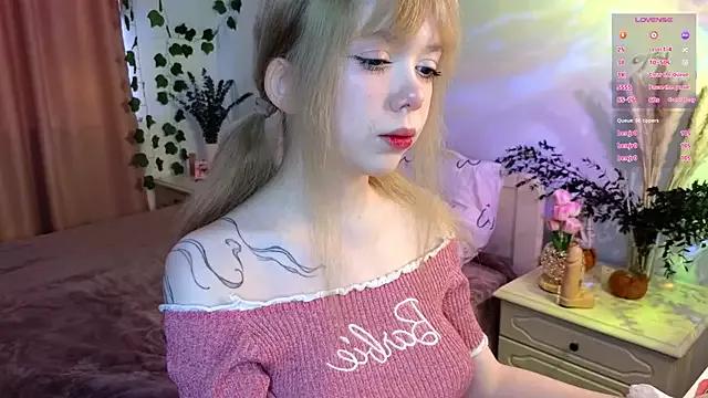 Rochelle_Dolly from StripChat is Freechat