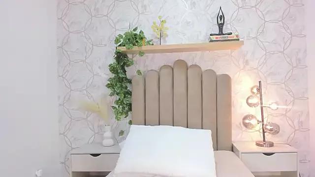 Roma__love from StripChat is Freechat