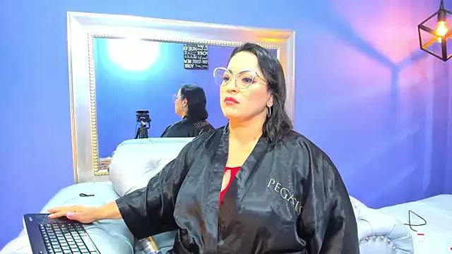 Romina017 from StripChat is Freechat