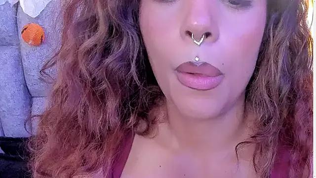 roxanne_dl from StripChat is Freechat