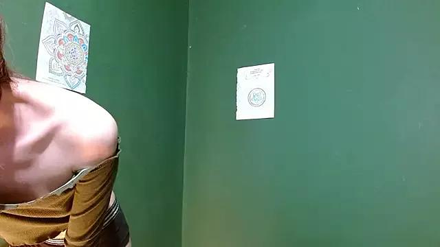 Roxiehood from StripChat is Freechat