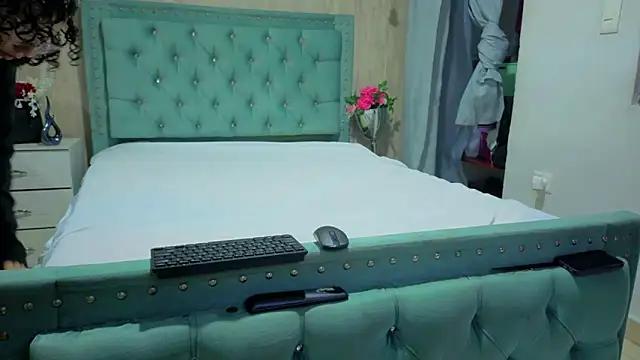 Roxy_Lux from StripChat is Freechat