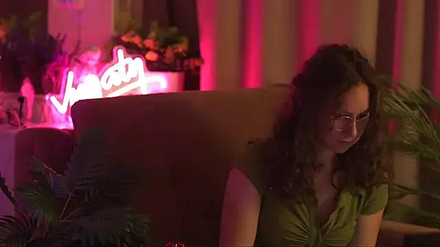 RoxyNoirr from StripChat is Freechat