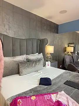 SabrinnaEvans from StripChat is Freechat
