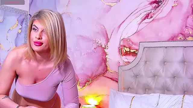 SalmaRroze from StripChat is Freechat