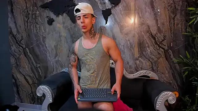 SalvatoreDmore from StripChat is Freechat