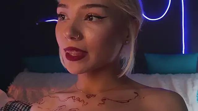 SandraBoyl from StripChat is Freechat