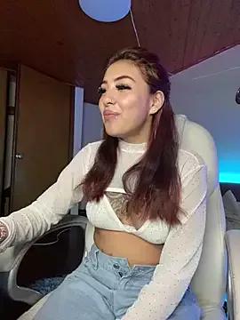 Sara_pink18 from StripChat is Freechat