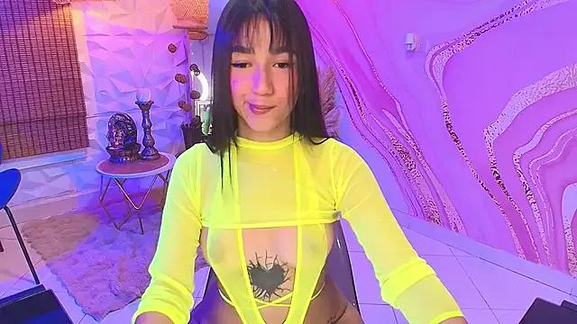 SaraaMills from StripChat is Freechat