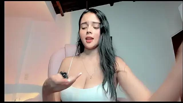 Sarah_angell from StripChat is Freechat