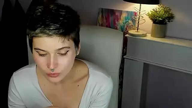 sarah_perfect from StripChat is Freechat