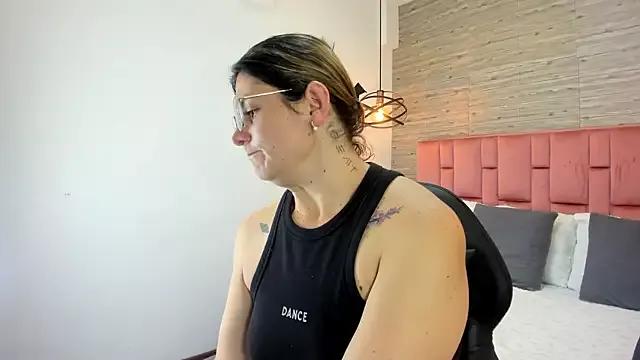 SarahDeyvis from StripChat is Freechat