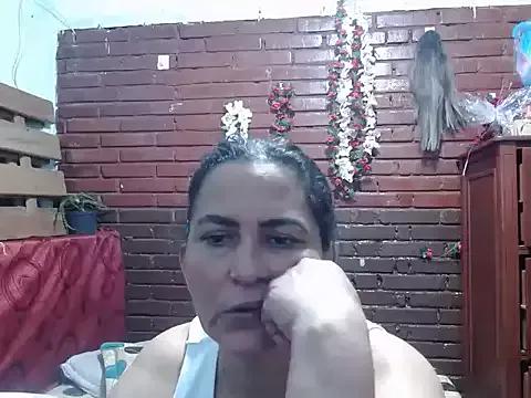 saraloovee from StripChat