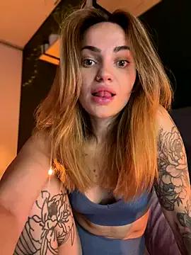 SaraLow from StripChat is Freechat