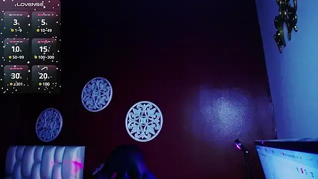 Sarayy_Collins from StripChat is Freechat