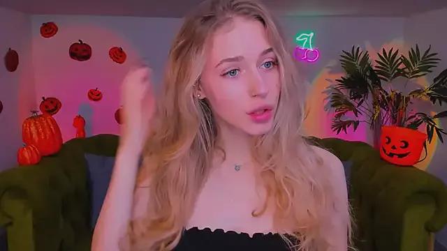 sassy_cutie from StripChat is Freechat