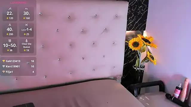 Scarleth-Evans_ from StripChat is Freechat