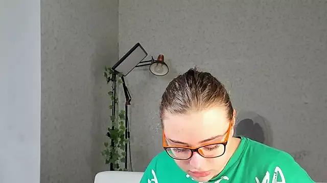 Seductive_She_Wolf from StripChat is Freechat