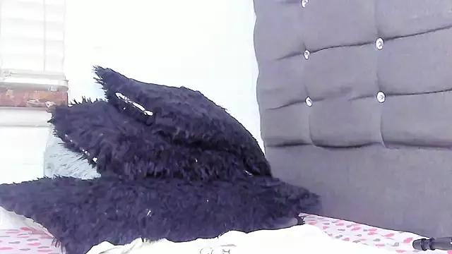 Selenakyle92_ from StripChat is Freechat