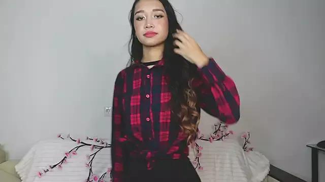SelinaLukas from StripChat is Freechat