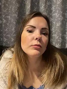SexyLoLoUK from StripChat is Freechat
