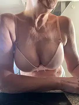SexyMilfTascha from StripChat is Freechat