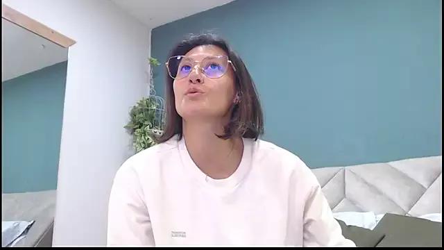 SharisWillian from StripChat is Freechat