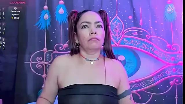 Sharlott_smith from StripChat is Freechat