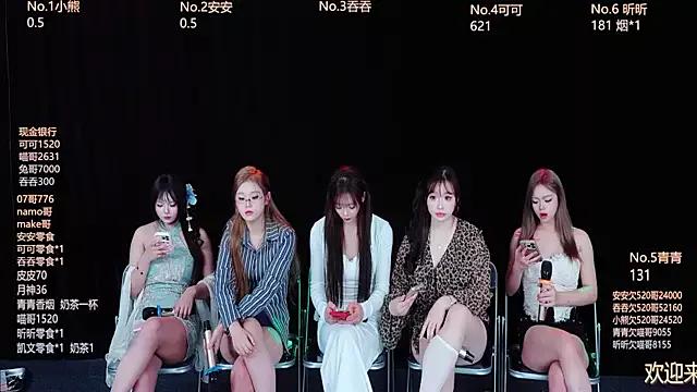 Shinygirls_777 from StripChat is Freechat