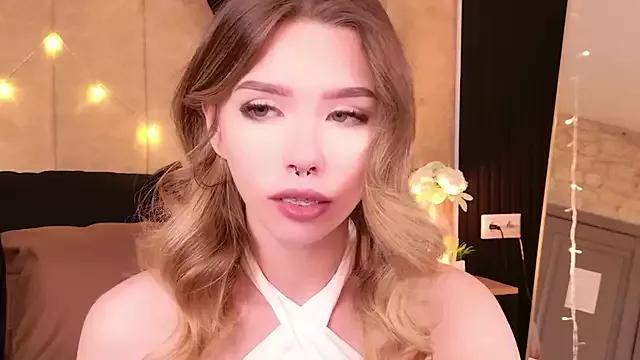 Sierra_Fane from StripChat is Freechat