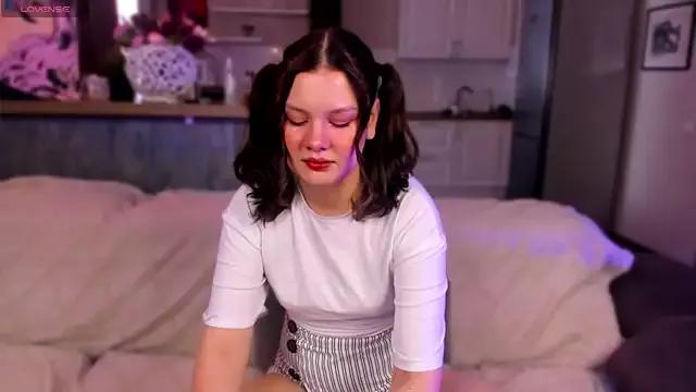 SilviaCruise from StripChat is Freechat