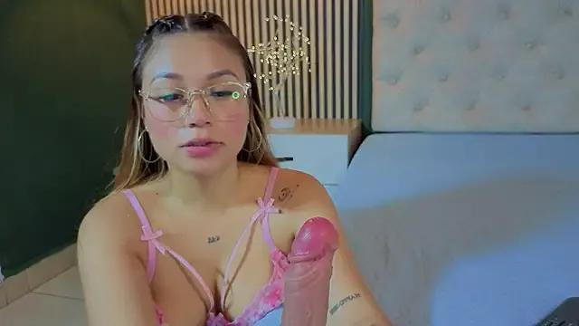 sky_collinss from StripChat is Freechat