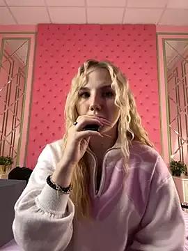 Sky_Cutie from StripChat is Freechat