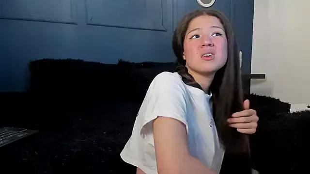 Skyy_bloom from StripChat is Freechat