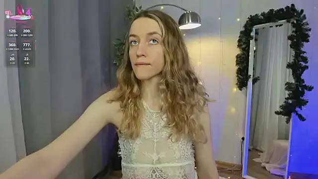 SoftDreamer from StripChat is Freechat