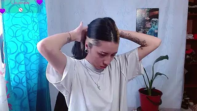 squirt_charlott from StripChat is Freechat