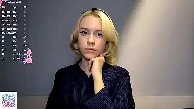 Stelline_ from StripChat is Freechat