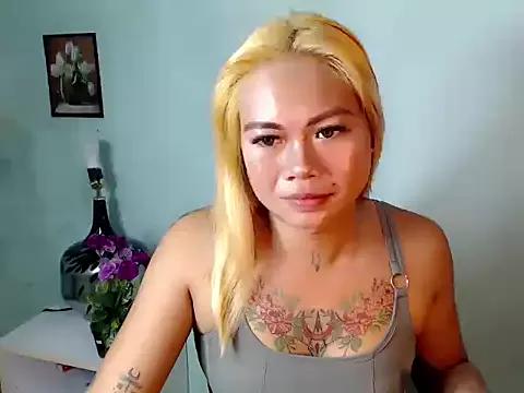 sugarhollygirl_68 from StripChat is Freechat