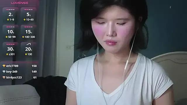 sugaviolet from StripChat is Freechat